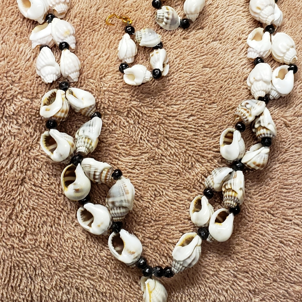 Seashell  necklace  earing set
